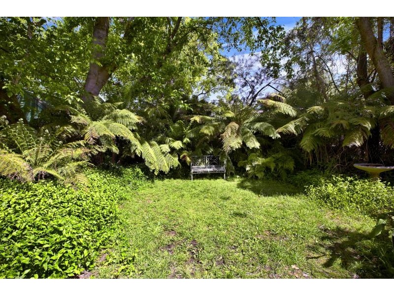 18 McGregor Street, Canterbury VIC 3126