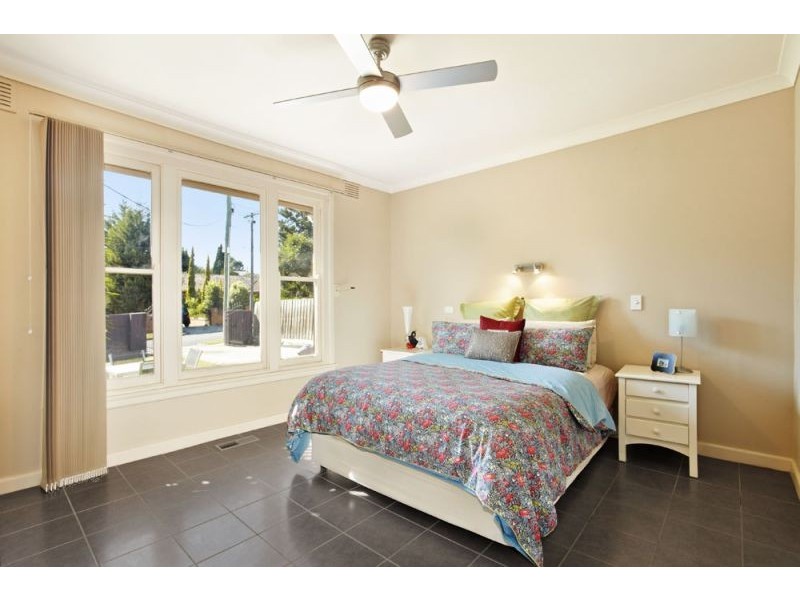 11 Moselle Street, Mont Albert North VIC 3129