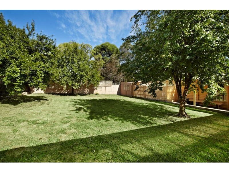 11 Moselle Street, Mont Albert North VIC 3129