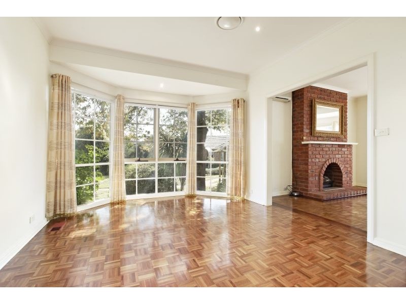 11 Parkhill Drive, Kew VIC 3101