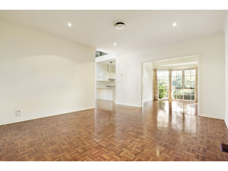 11 Parkhill Drive, Kew VIC 3101