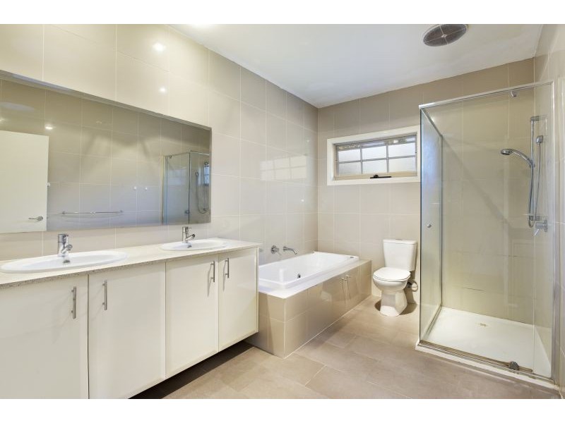 11 Parkhill Drive, Kew VIC 3101