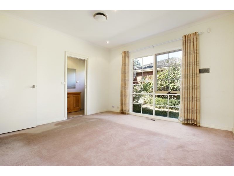 11 Parkhill Drive, Kew VIC 3101