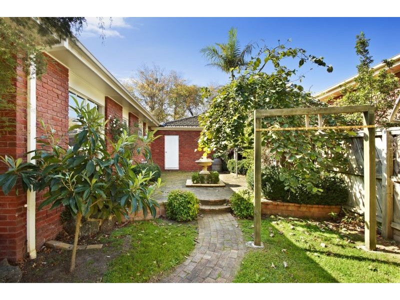 11 Parkhill Drive, Kew VIC 3101