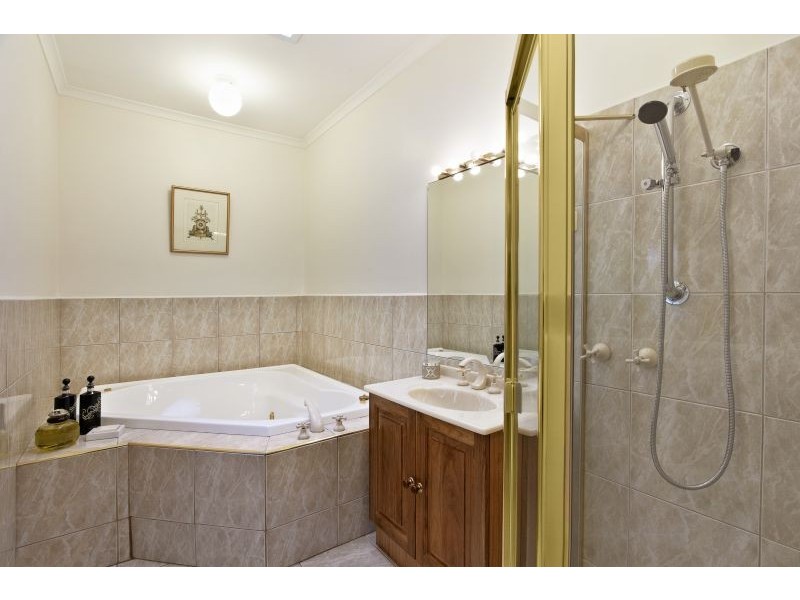 1A The Moor, Balwyn North VIC 3104