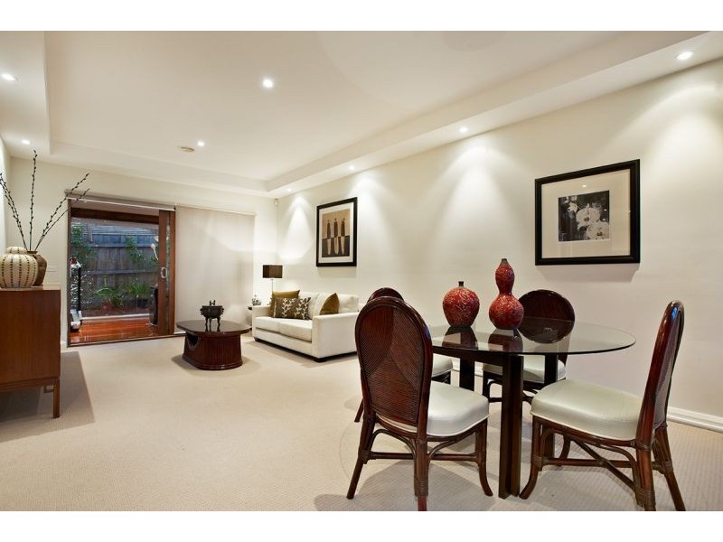 2/18 Doncaster Road, Balwyn North VIC 3104