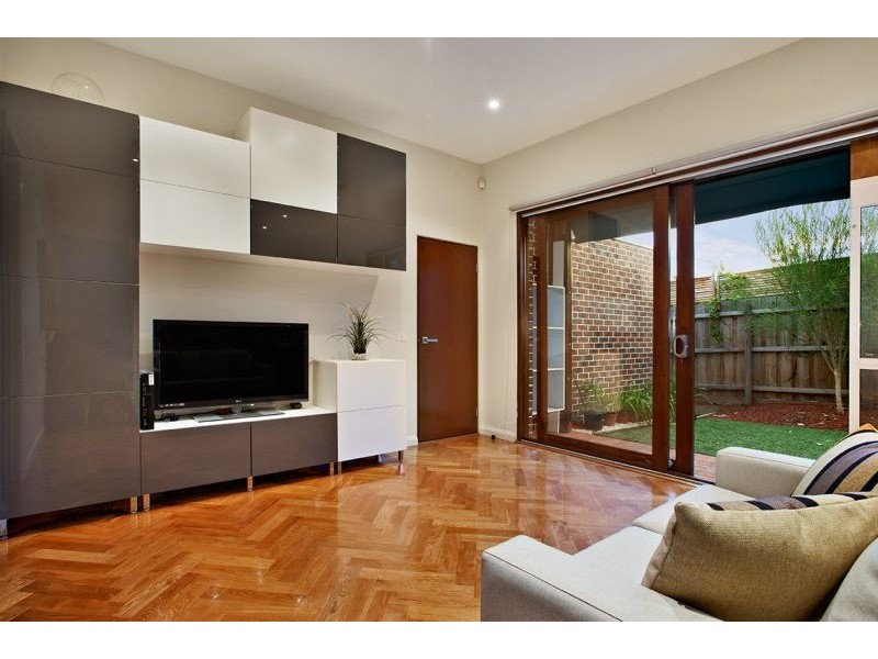 2/18 Doncaster Road, Balwyn North VIC 3104