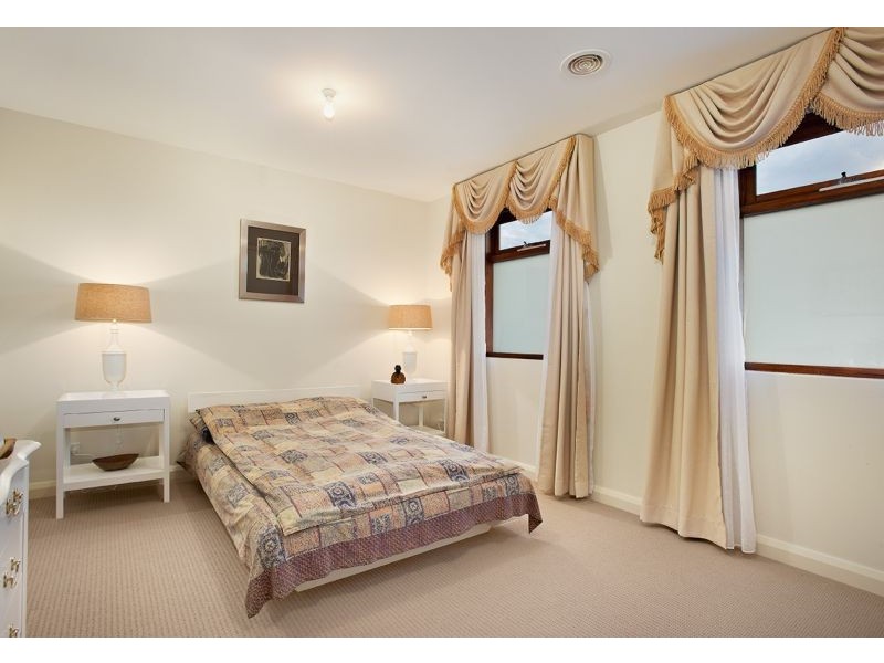 2/18 Doncaster Road, Balwyn North VIC 3104