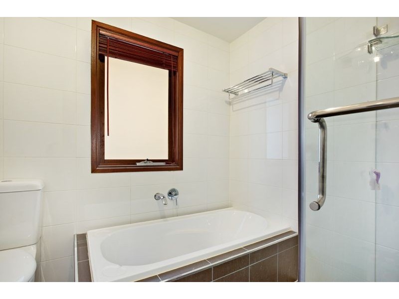 2/18 Doncaster Road, Balwyn North VIC 3104