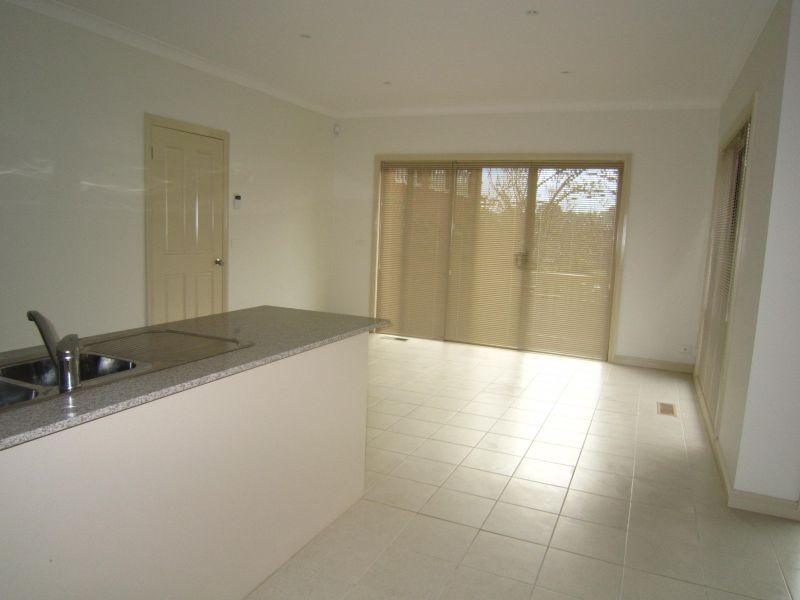 1/10 Keats Street, Burwood East VIC 3151