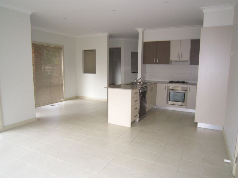 1/10 Keats Street, Burwood East VIC 3151