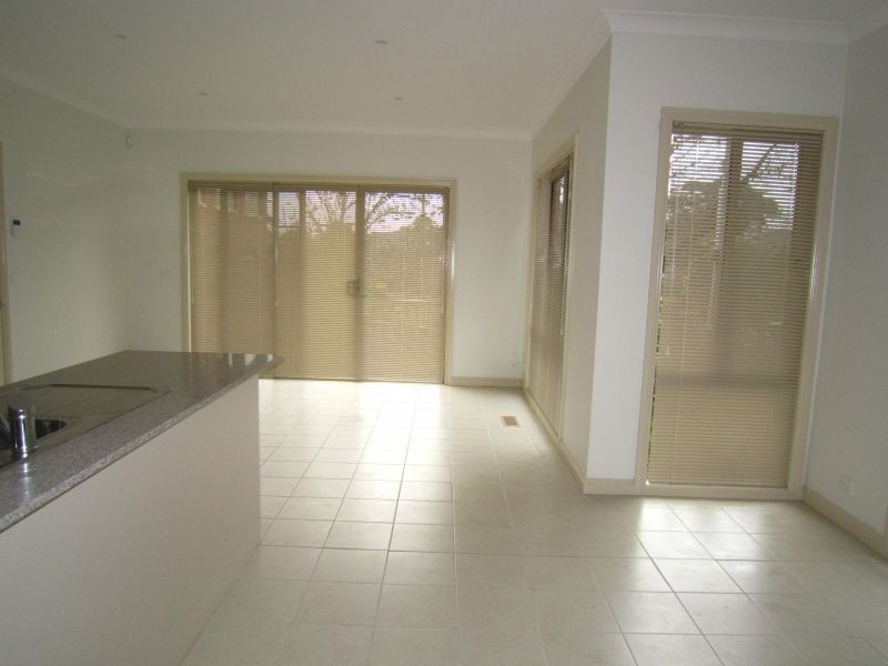 1/10 Keats Street, Burwood East VIC 3151