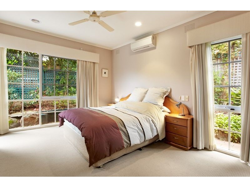 2/26a Brenbeal Street, Balwyn VIC 3103