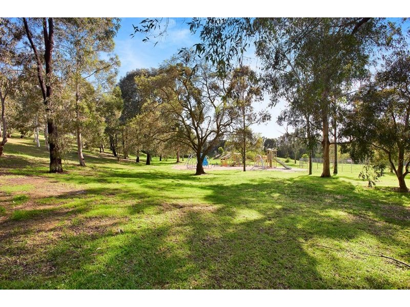 33 Orchard Crescent, Mont Albert North VIC 3129