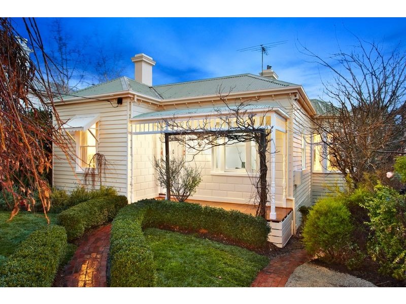 16 Laing Street, Mont Albert VIC 3127