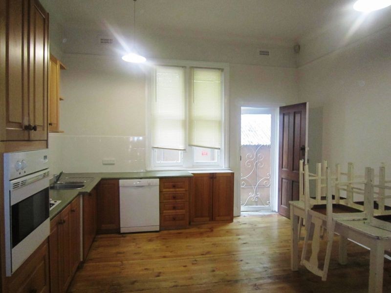 18 Windsor Cresent, Surrey Hills VIC 3127