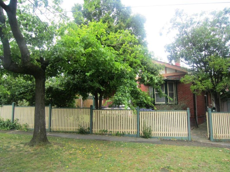 18 Windsor Cresent, Surrey Hills VIC 3127