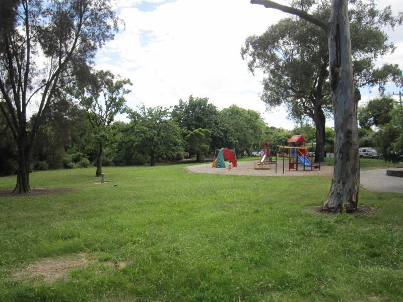 18 Windsor Cresent, Surrey Hills VIC 3127