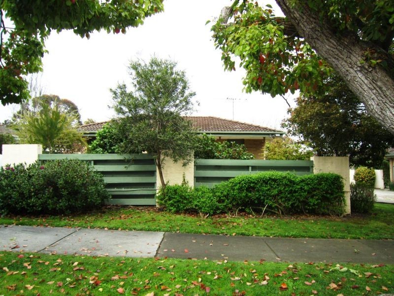 1/2-4 Rangeview Grove, Balwyn North VIC 3104