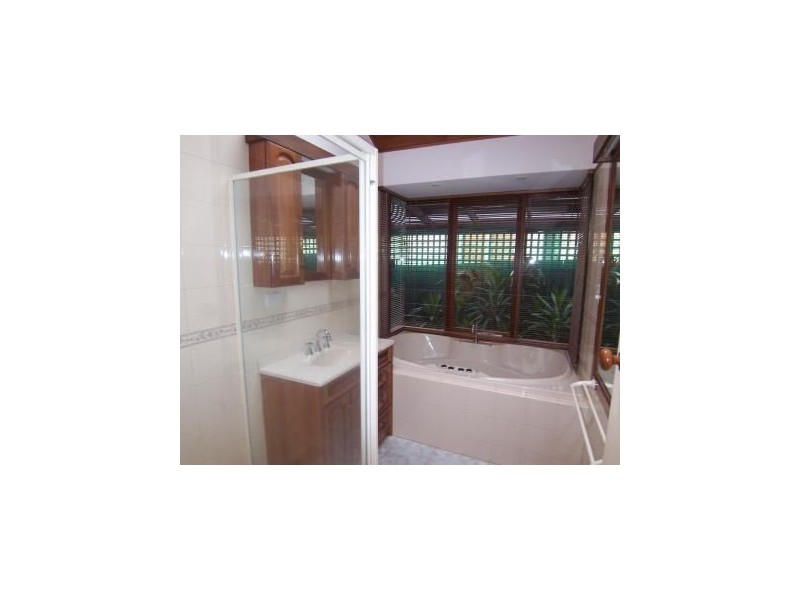 40 Eram Road, Box Hill North VIC 3129