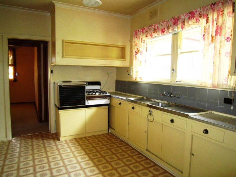 16 Quentin Street, Forest Hill VIC 3131