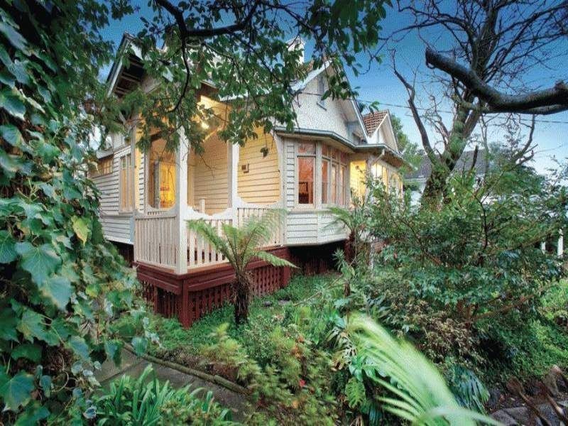 1 Inglisby Road, Mont Albert VIC 3127