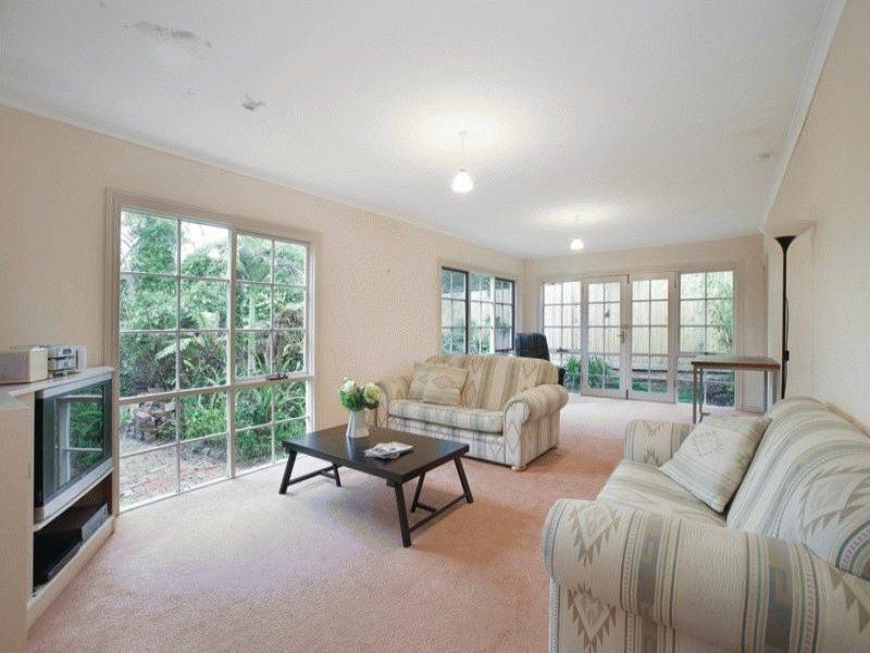 1 Inglisby Road, Mont Albert VIC 3127