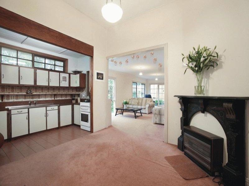 1 Inglisby Road, Mont Albert VIC 3127