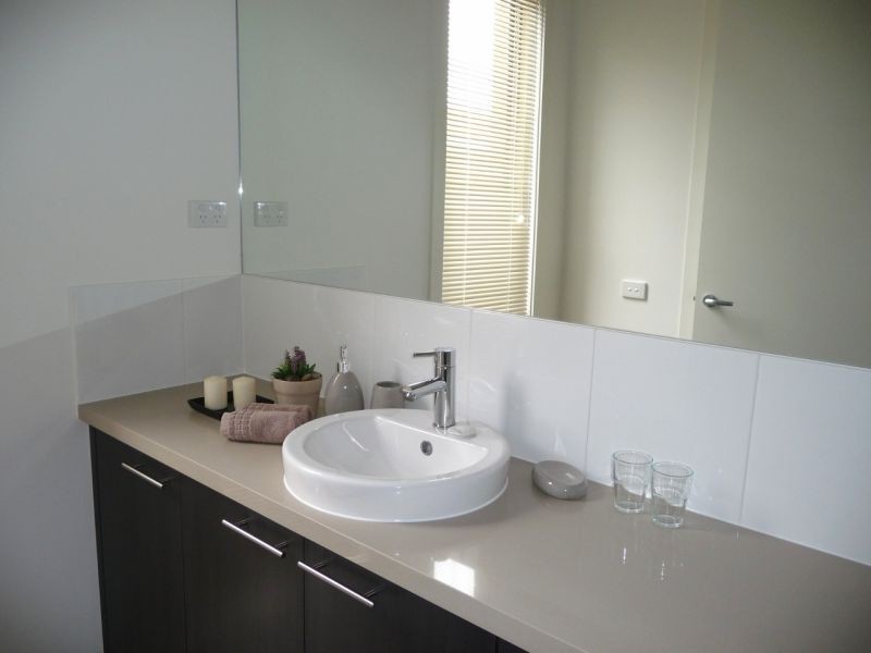 74 McDougall Drive, Melbourne VIC 3000