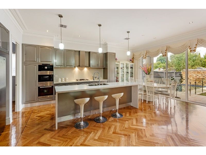 27 Boronia Street, Canterbury VIC 3126