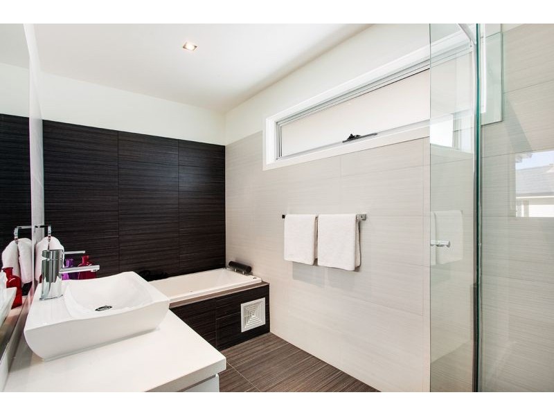 33a Bowen Road, Doncaster East VIC 3109