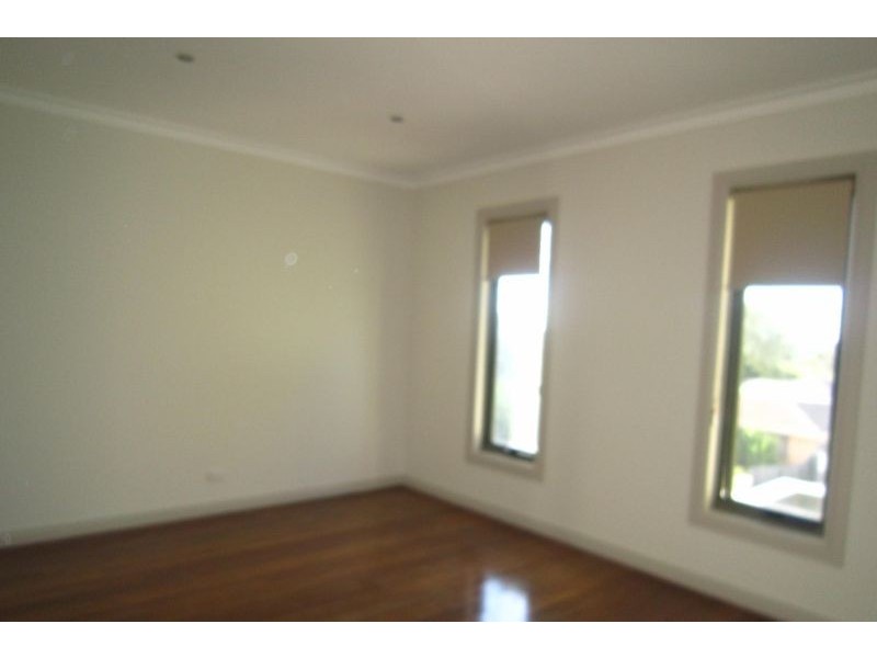 1/4 Loraine Avenue, Box Hill North VIC 3129