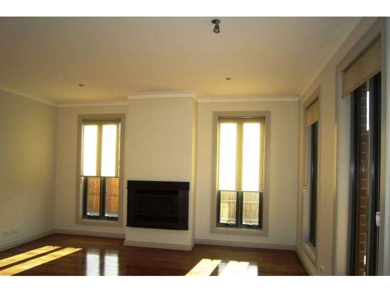 2/4 Loraine Avenue, Mont Albert North VIC 3129