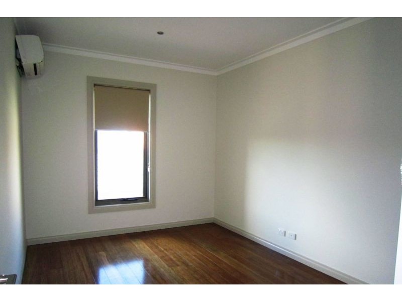 2/4 Loraine Avenue, Mont Albert North VIC 3129