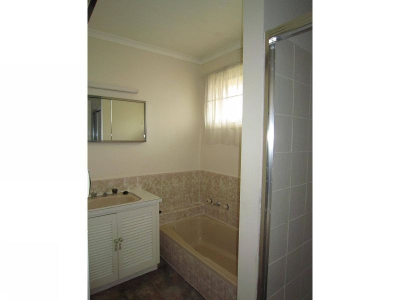 2/18 Thames Street, Box Hill North VIC 3129