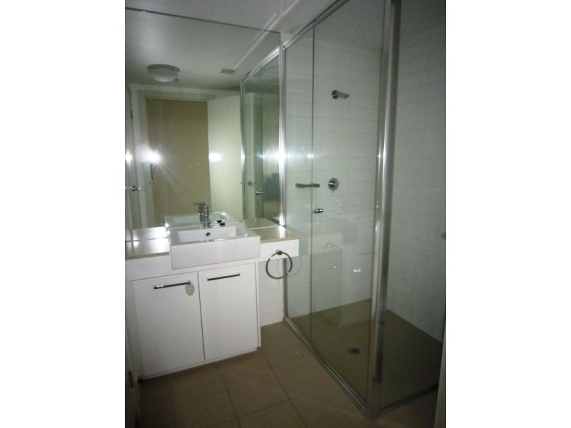 2502/100 Harbour Esplanade, Docklands VIC 3008