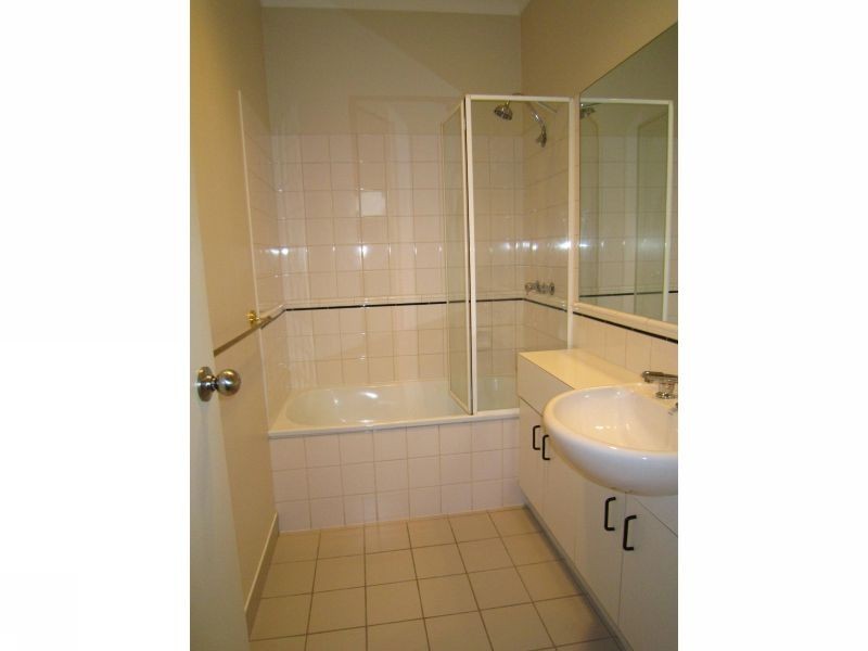 77 Wiltshire Drive, Kew VIC 3101