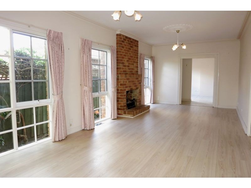 2/2 Wolseley Close, Mont Albert VIC 3127
