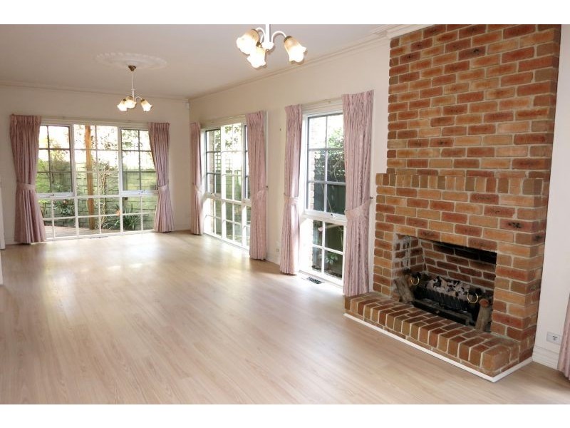 2/2 Wolseley Close, Mont Albert VIC 3127