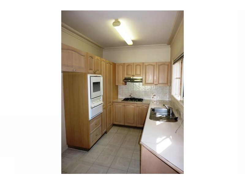 2/2 Wolseley Close, Mont Albert VIC 3127