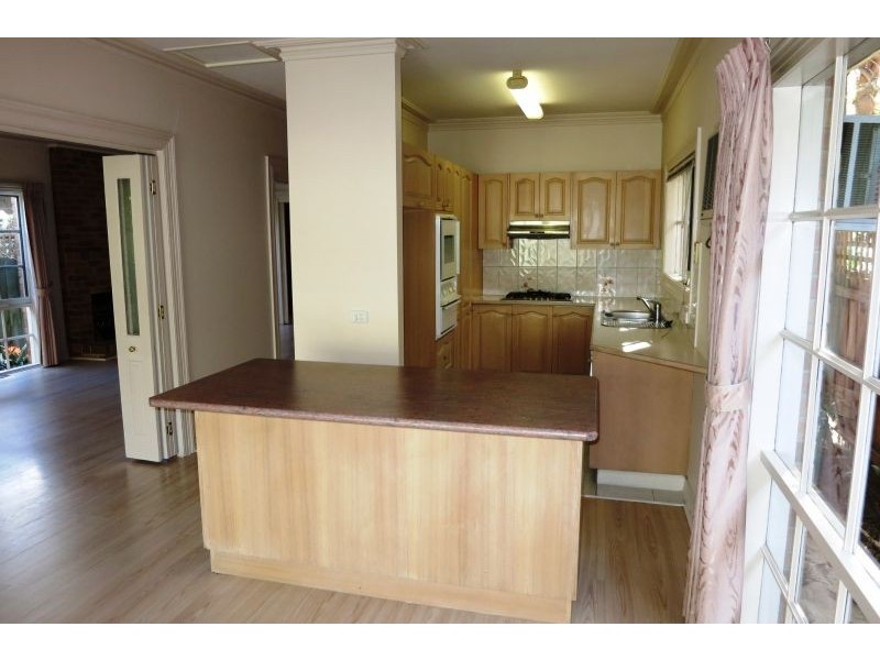 2/2 Wolseley Close, Mont Albert VIC 3127