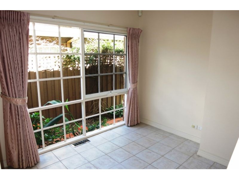 2/2 Wolseley Close, Mont Albert VIC 3127