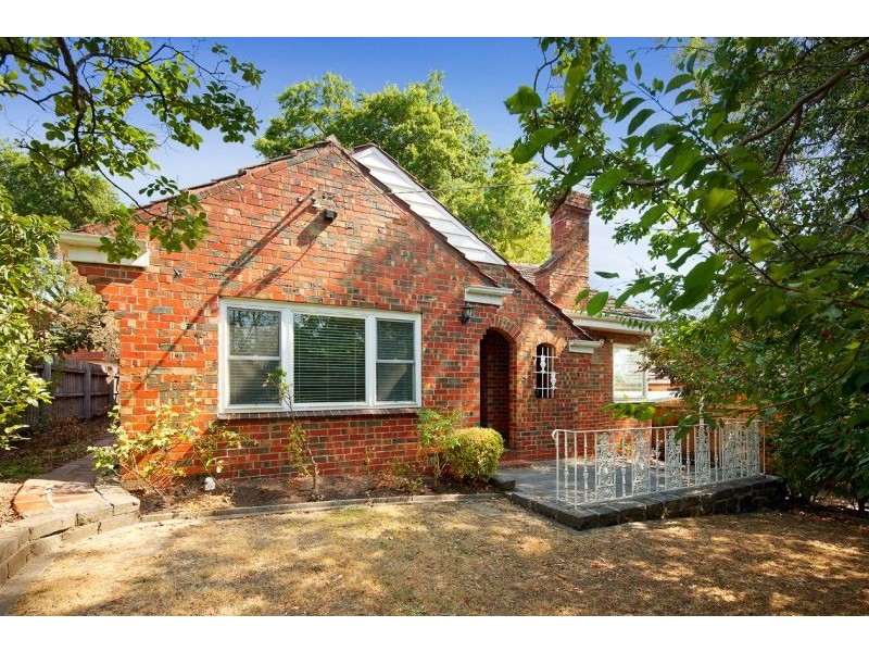 15 Keystone Crescent, Kew East VIC 3102