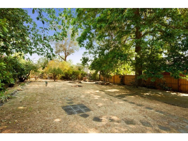 15 Keystone Crescent, Kew East VIC 3102