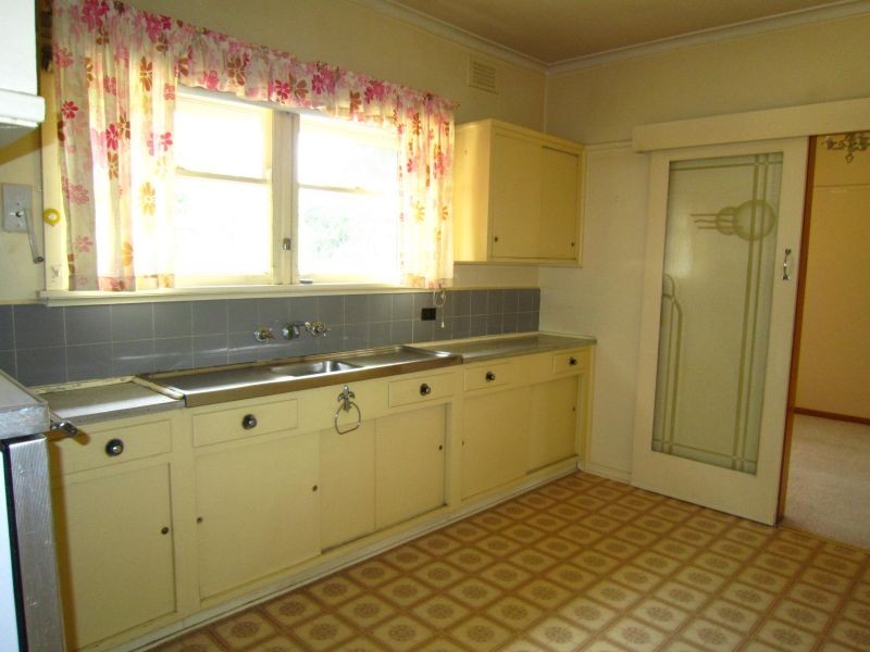 16 Quentin Street, Forest Hill VIC 3131