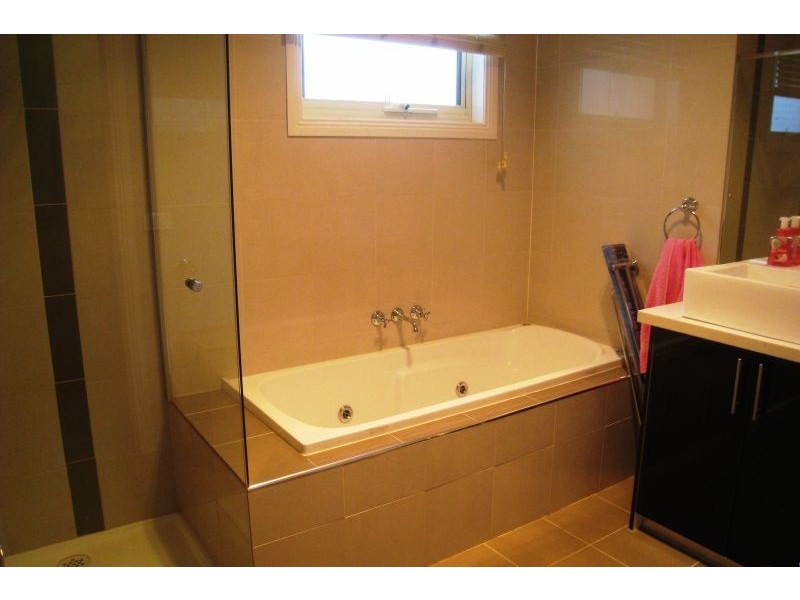 2/18 Leicester Street, Balwyn North VIC 3104