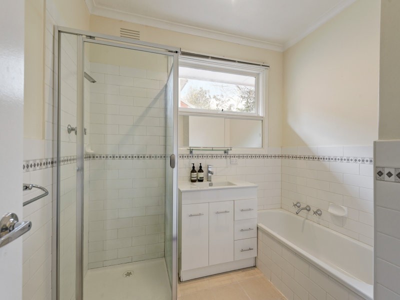3/8 Willow Grove, Canterbury VIC 3126