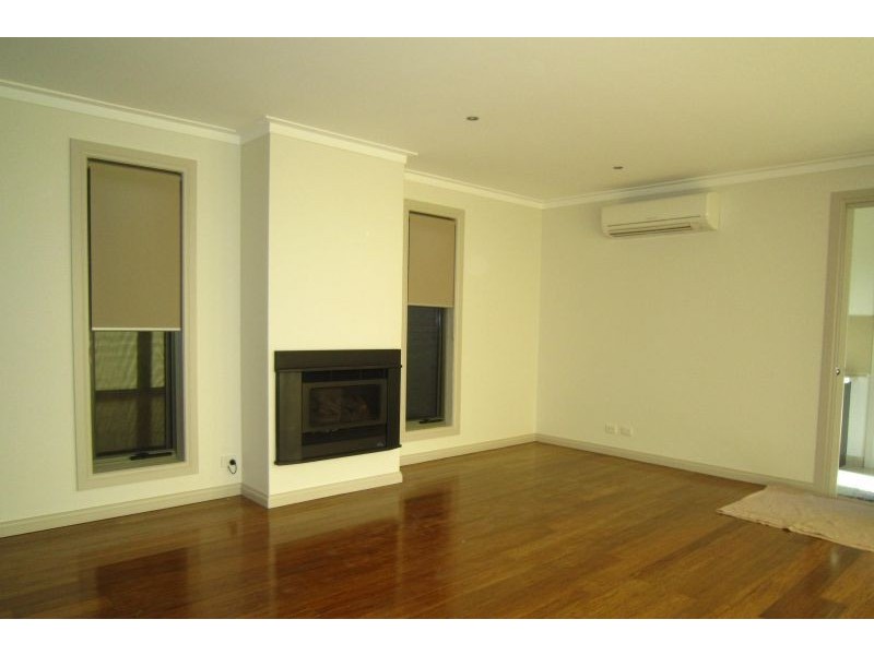 1/4 Loraine Avenue, Box Hill North VIC 3129