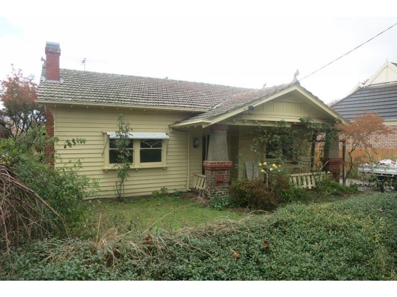 2 Proudfoot Street, Mont Albert VIC 3127