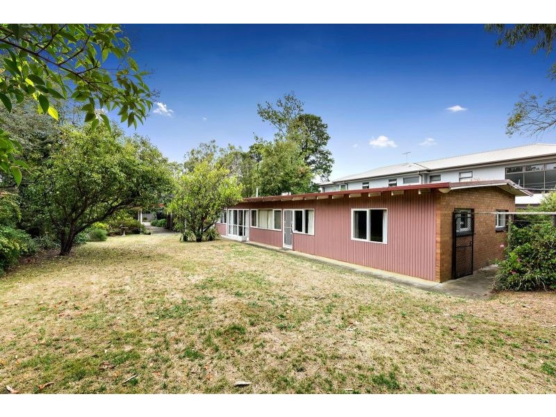4 Longland Road, Mitcham VIC 3132